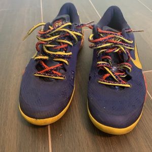 Size 9 Kobe basketball shoes. Still in good cond!!